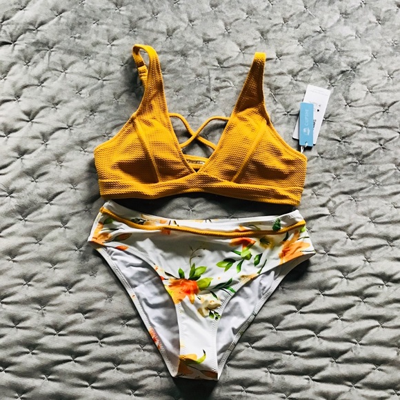 Cupshe Sunny Bay Floral bikini - Picture 1 of 5